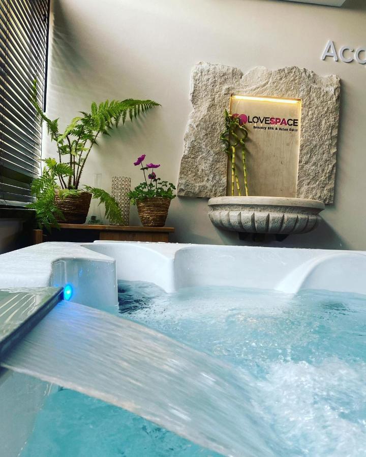 Love Space Sensory Spa & Relax Suite Santa Maria delle Mole Kültér fotó